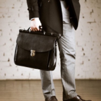 Топ 3 найкращих брендів чоловічих шкіряних сумок преміум класу - Royalbag